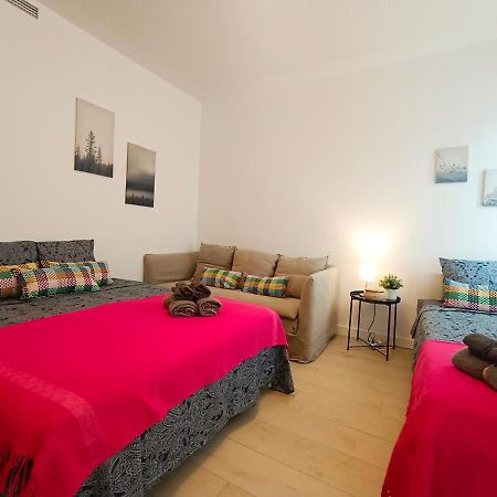 By Plaza Universidad Rooms Barcelona Buitenkant foto