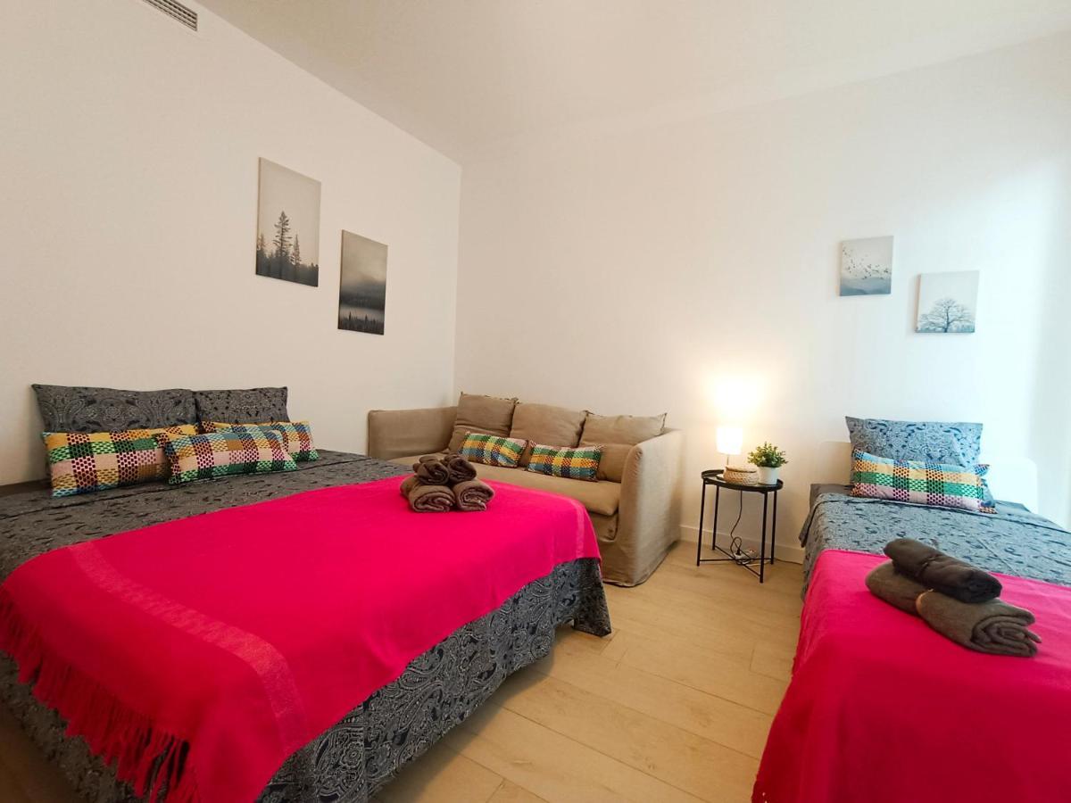 By Plaza Universidad Rooms Barcelona Buitenkant foto
