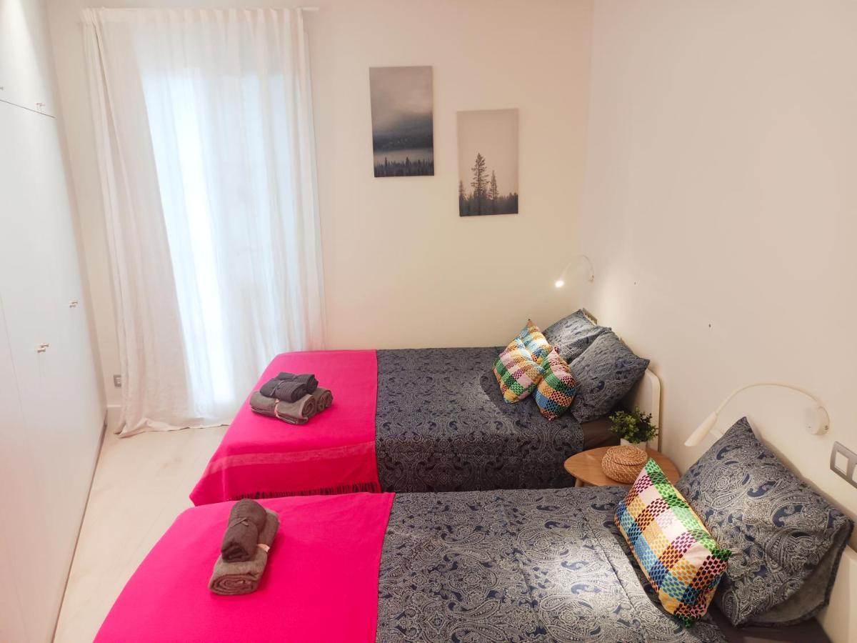 By Plaza Universidad Rooms Barcelona Buitenkant foto