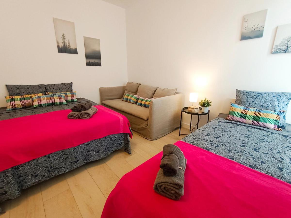 By Plaza Universidad Rooms Barcelona Buitenkant foto